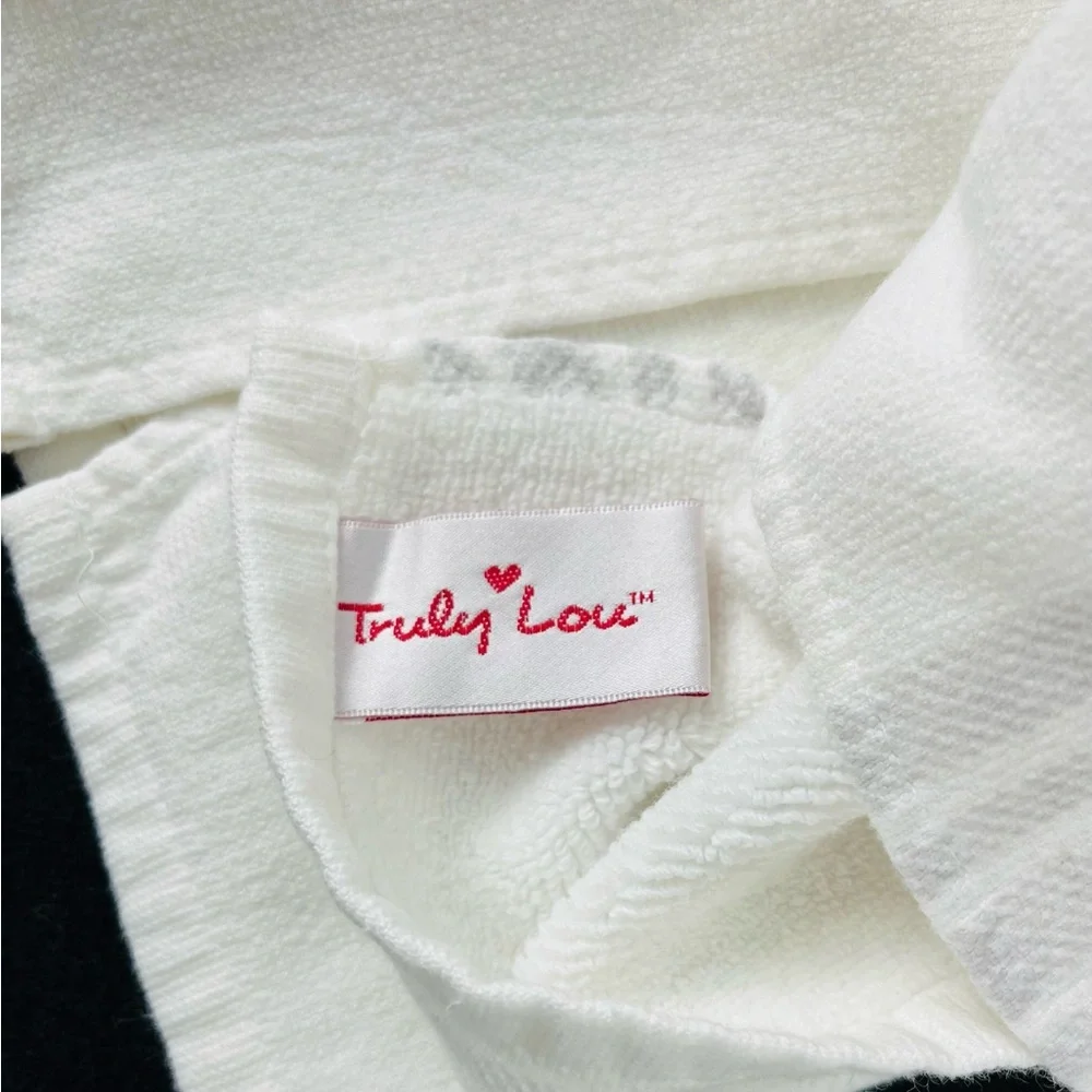 NWOT Truly Love Kitchen Hand Towels Embroidered White Red Gray Valentine’s Day